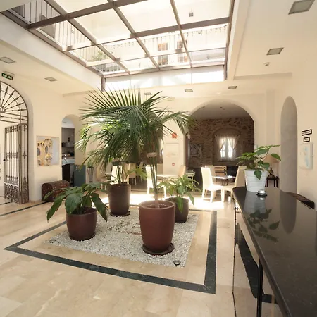Convento Hotel *