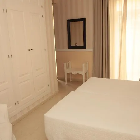 Convento Hotel *